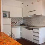 Cozy Flat Near The 비비오네