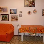 아파트 Cozy Flat Near The *